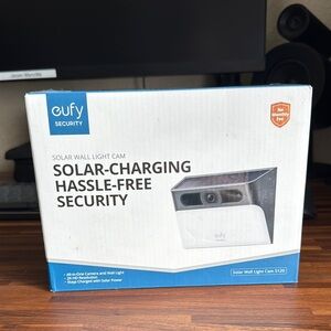 NEW Eufy Solar Wall Light Cam - White and Black